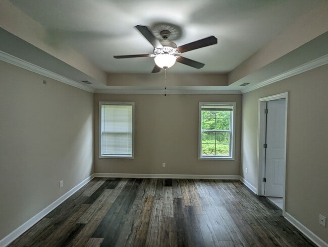 Building Photo - 3B/2BA With 2 car garage, Large Bonus Room...