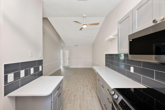 Building Photo - 5214 Stacy St