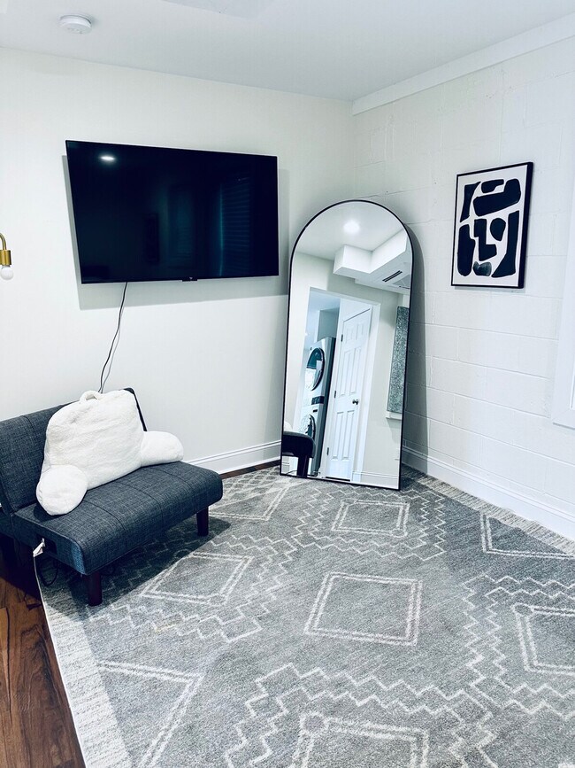 Building Photo - 86 Crest Ln