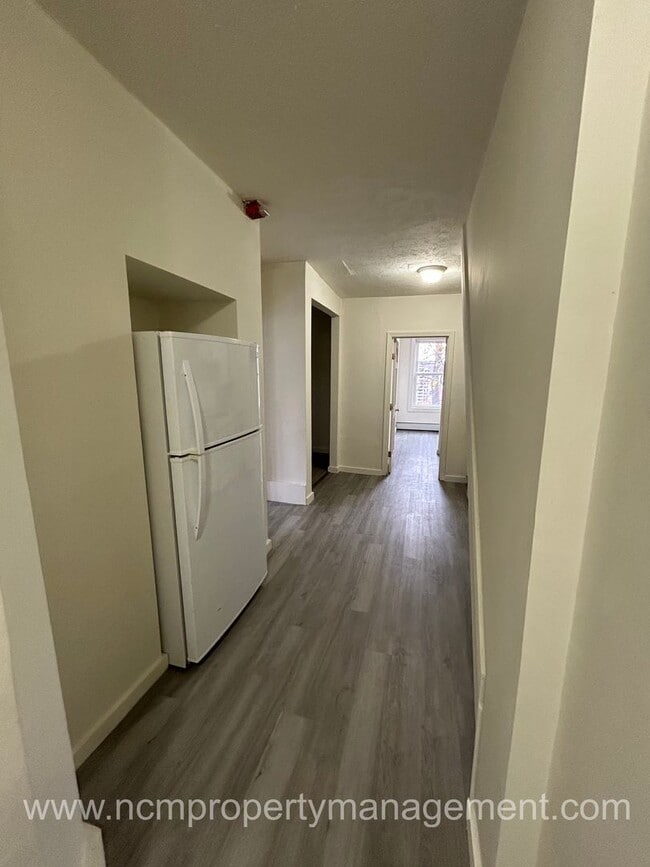 Building Photo - 28 Garnet St