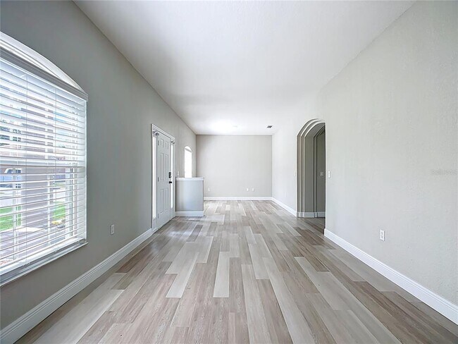 Building Photo - 550 Reddicks Cir