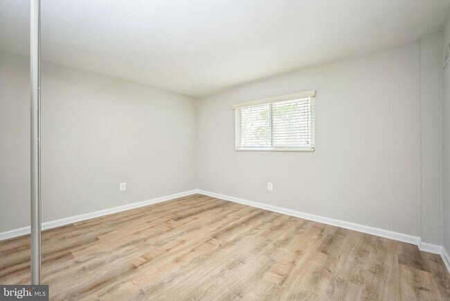 Building Photo - 7826 Glenister Dr