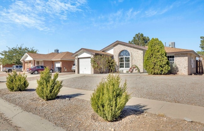 Building Photo - 14509 Encantado Dr
