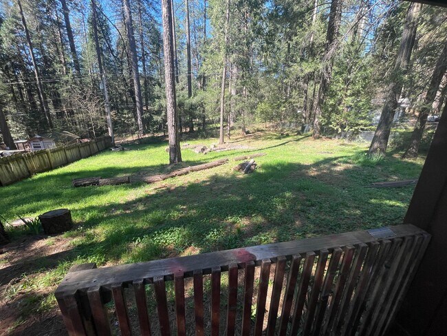 Building Photo - Live Amongst the Pines in Magalia