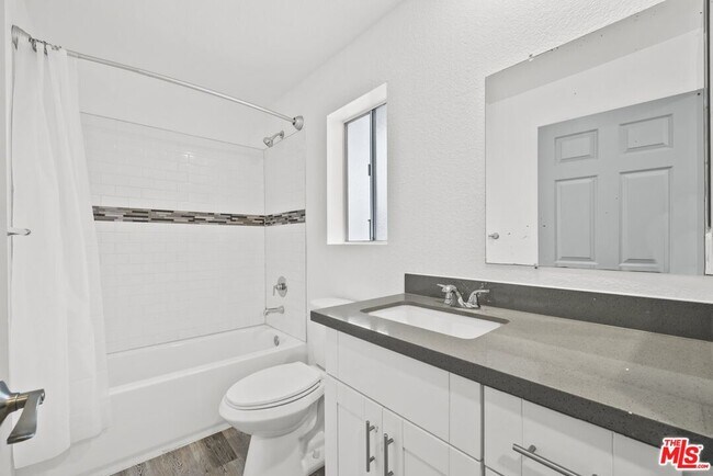 Building Photo - 1556 W 227th St