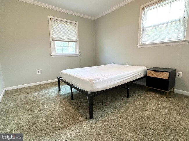 Building Photo - 9805 Binyon Ct
