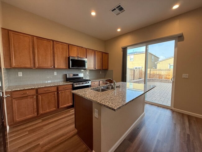 Building Photo - Experience refined living in this beautifully appointed 4-bedroom + den, 3-bath executive residence.