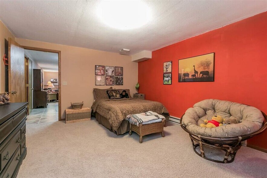 Basement Flex Room - 1037 Fountain Dr