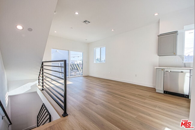 Building Photo - 11443 Hatteras St