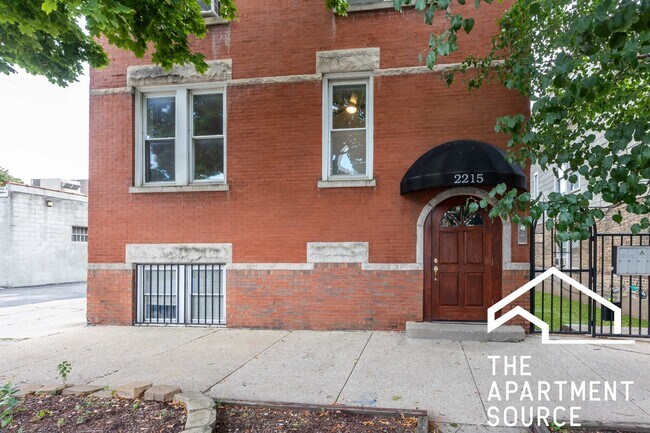 Building Photo - 2215 W Wellington Ave