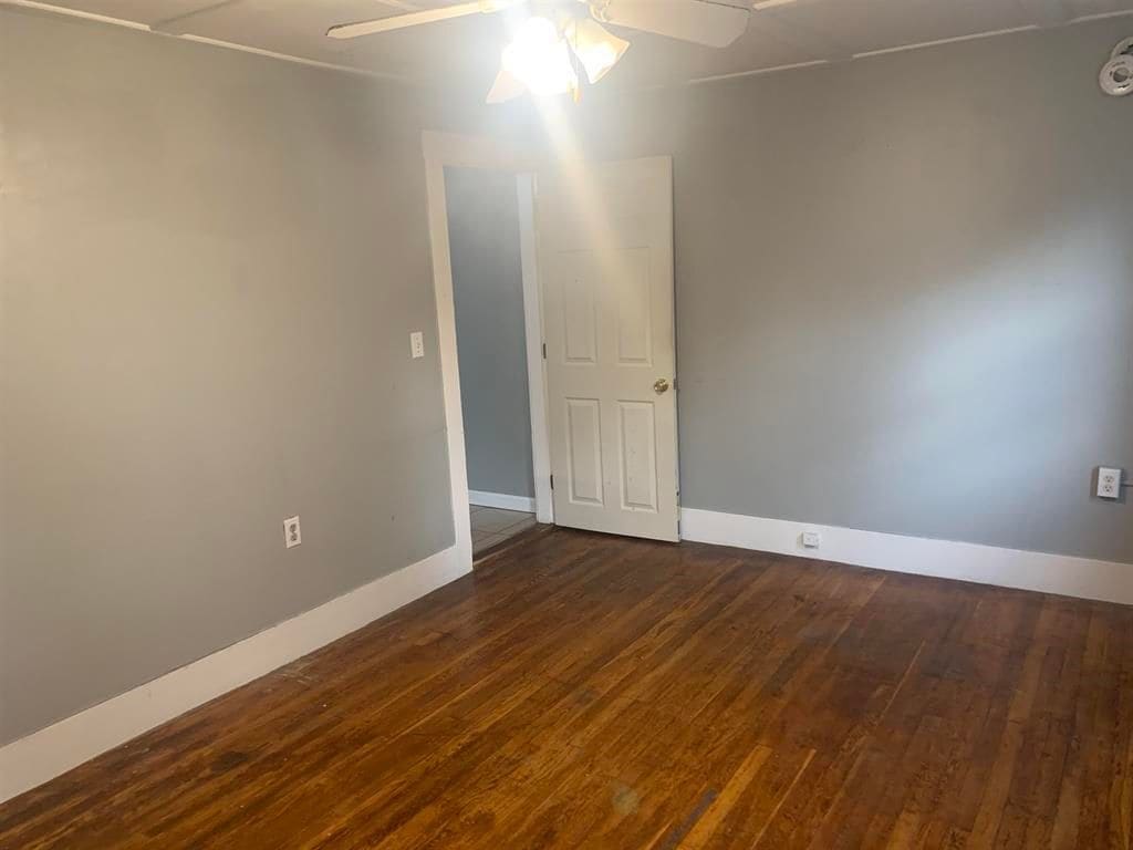 Building Photo - 12 Broad