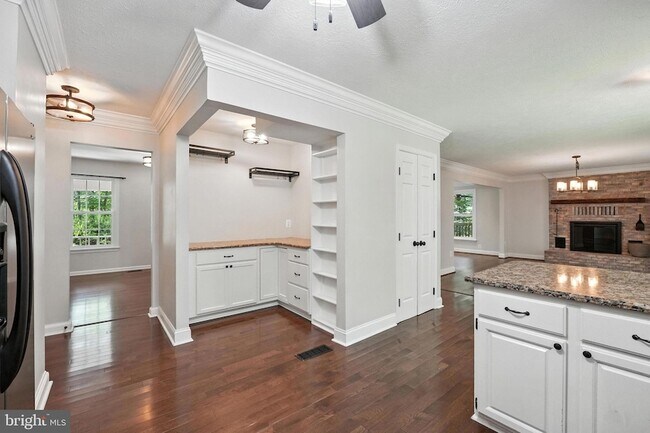 Building Photo - 11109 Ravine Dr