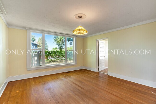 Building Photo - 10470 S Columbine Cir