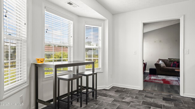 Building Photo - 706 Ironwood Dr