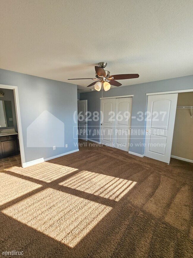 Building Photo - 2 br, 3 bath Townhome - 5927 Winberry Cree...