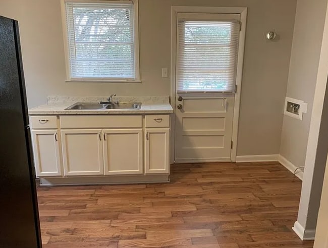 Building Photo - Charming 3BR Home with Covered Front Porch