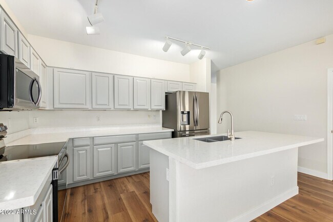 Building Photo - 13232 W Edgemont Ave