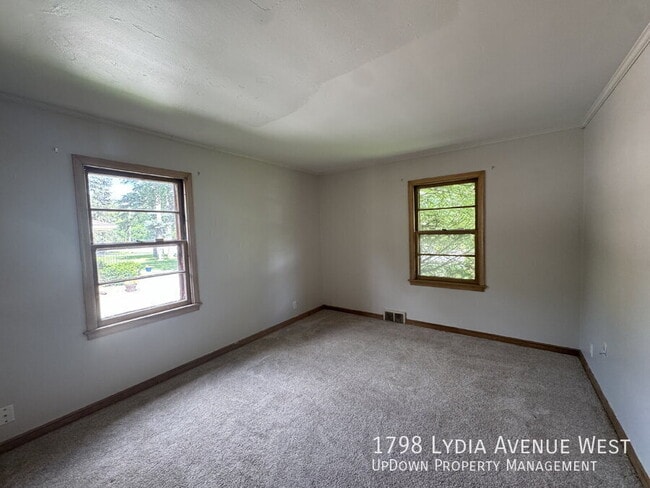 Building Photo - 1798 Lydia Ave W