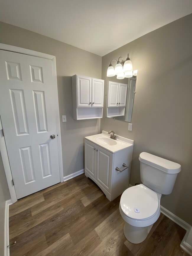 Building Photo - 571 Grayton Rd