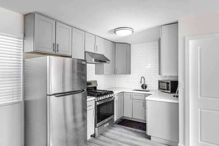 Building Photo - 8143 Hinds Ave