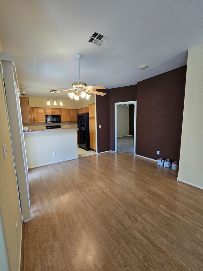 Building Photo - Fabulous 2-Bedroom, 2-Bathroom Upstairs Un...