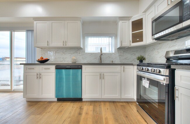 Building Photo - 11726 Hamlin St