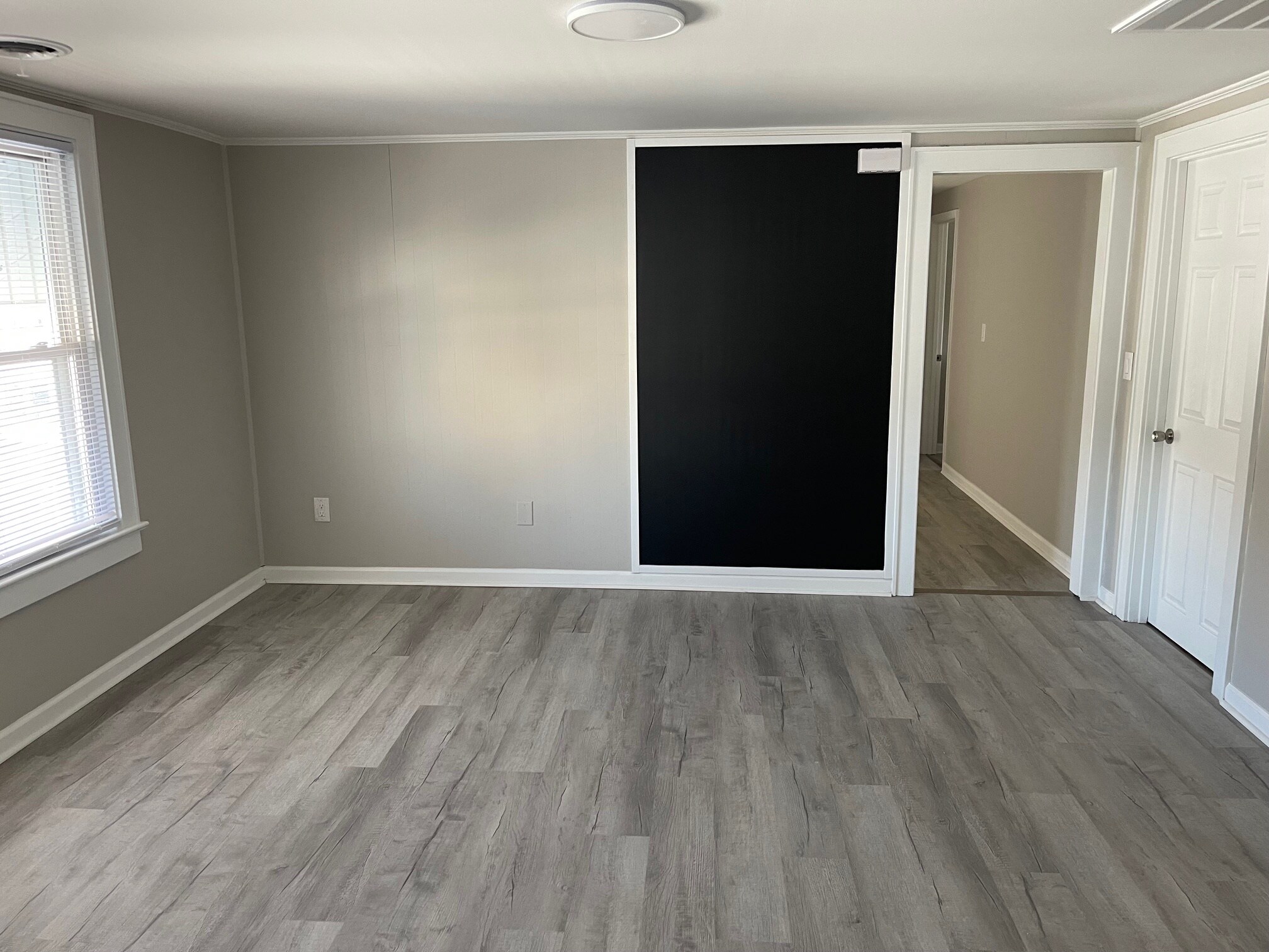 Building Photo - 28 Leversee Ave