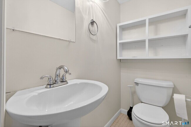 Building Photo - 155 Cottonwood Rd