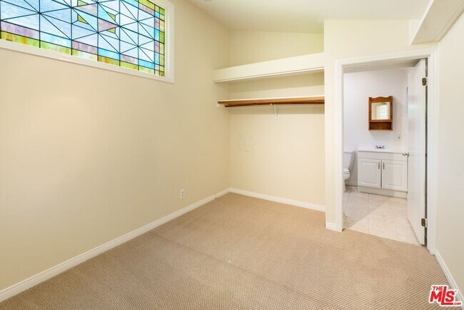 Building Photo - 21338 Colina Dr