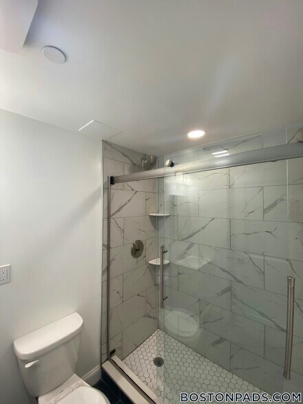 Primary Photo - 98 Queensberry St