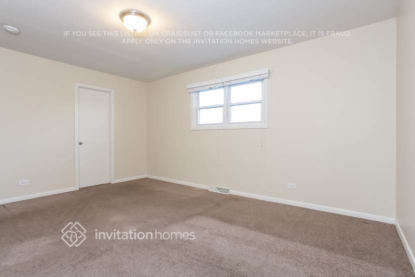Building Photo - 825 W Manor Ct