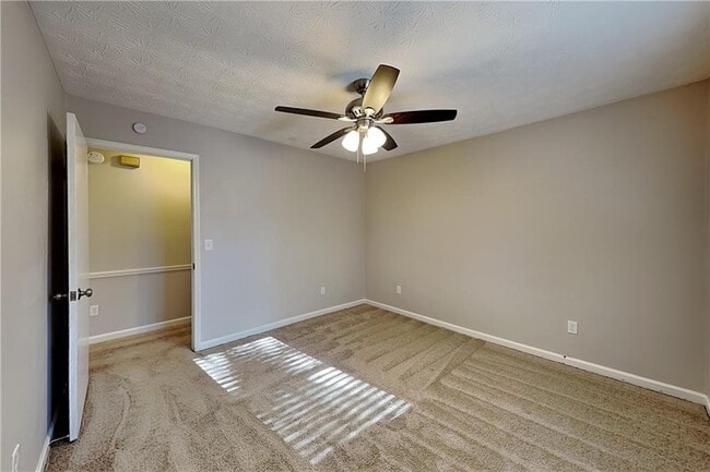 Building Photo - 208 Emerald Cove Ln