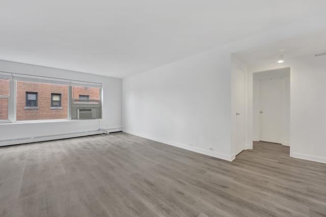 Building Photo - 1 bedroom in Chicago IL 60640