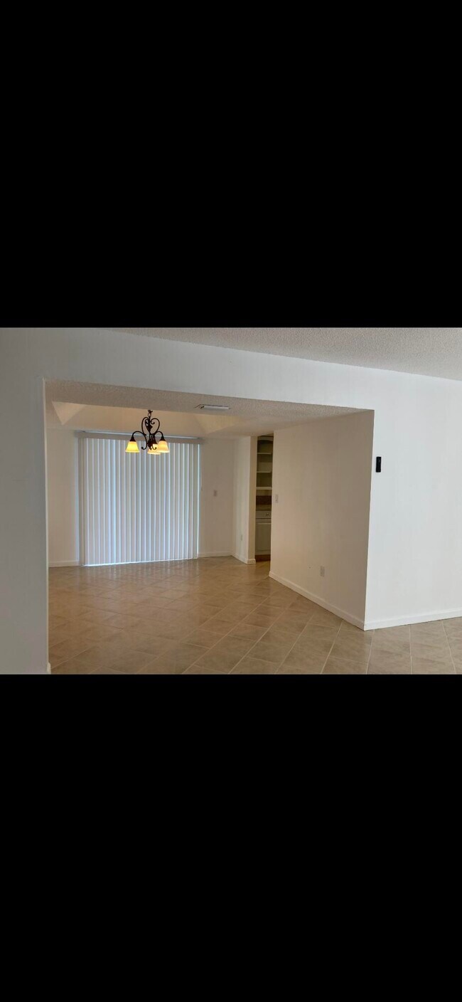 Building Photo - 1243 Kinglet Terrace