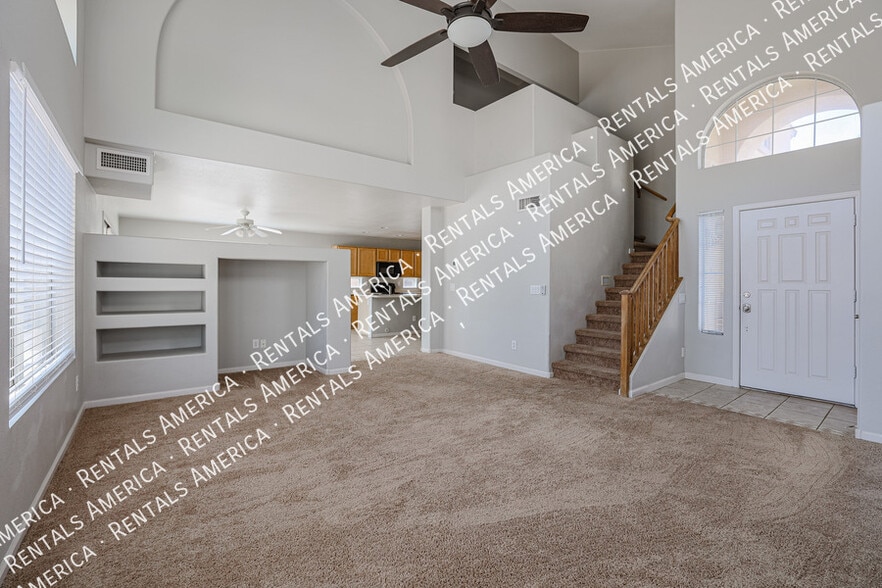 Building Photo - 7441 W Fleetwood Ln