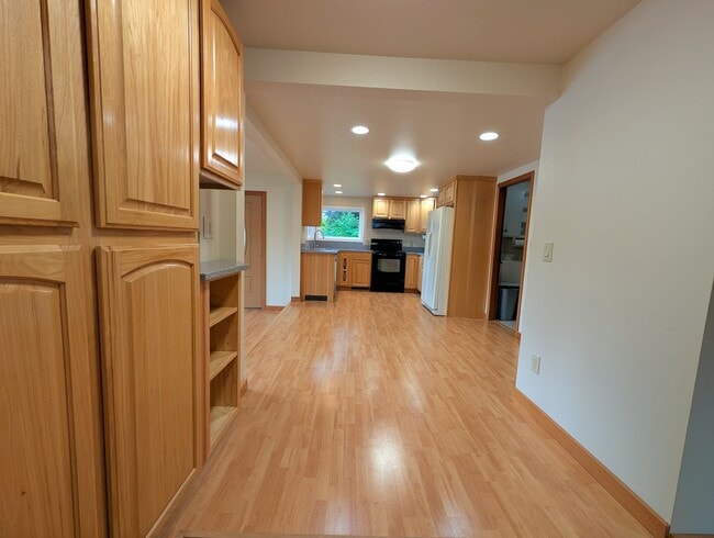 Building Photo - Unfurnished Auke Bay Home, 3BD+Den, 2BA, H...