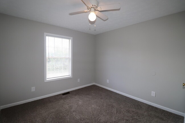 Building Photo - 215 Elkchester Cir
