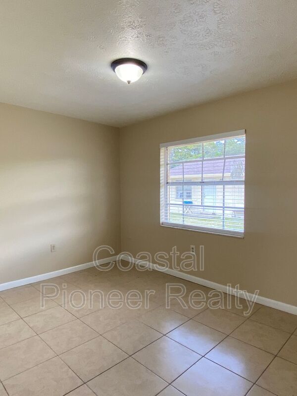 Building Photo - 1503 E 97th Ave