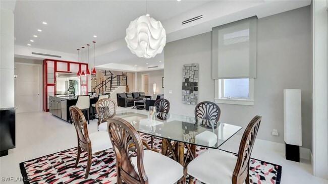 Building Photo - 739 5th Ave N