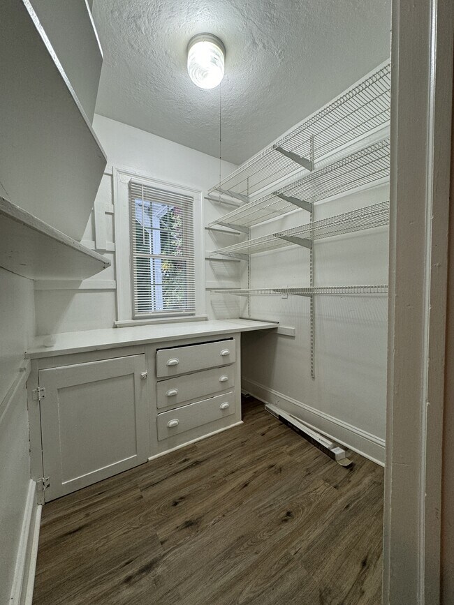 Building Photo - 18 Burgoyne St