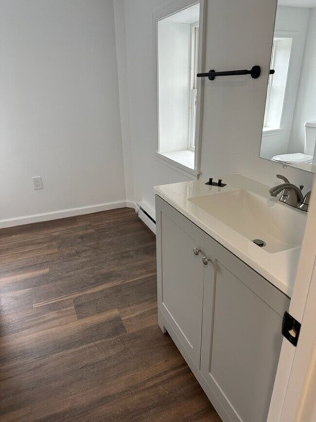 Building Photo - 129 E Market St