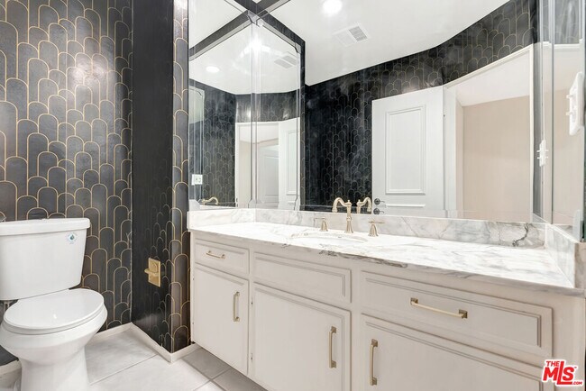 Building Photo - 16608 Park Ln Cir