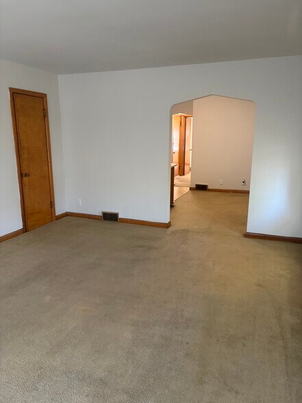 Building Photo - 218 W Florence Ave