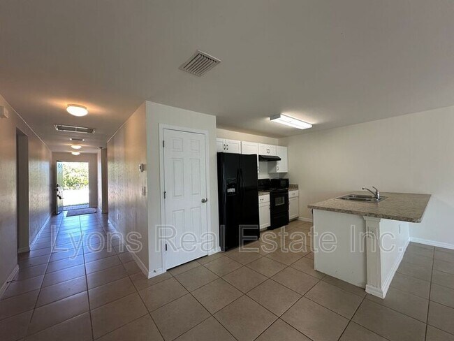 Building Photo - 5521 Gillot Blvd