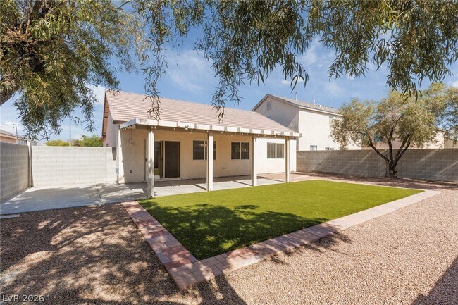 Building Photo - 5432 N Roaring Surf Dr