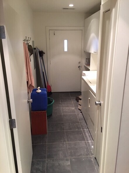 Mudroom (w/d hookups), view of original door entry. - 285 Washburn Ave