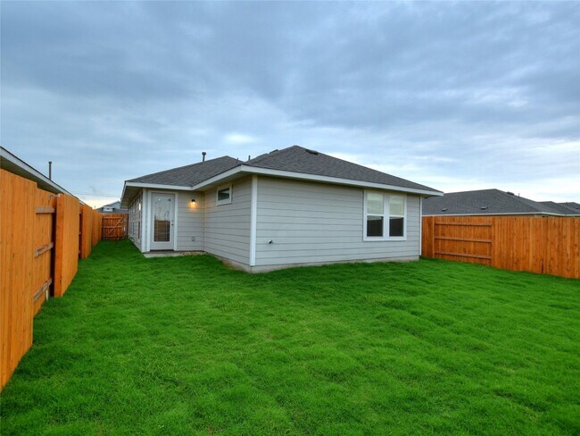 Building Photo - 214 Trailside Ln