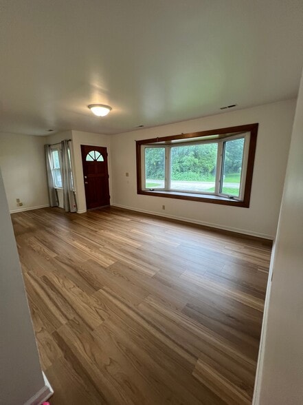 Liivng and Dining Room - 806 Menominee Dr