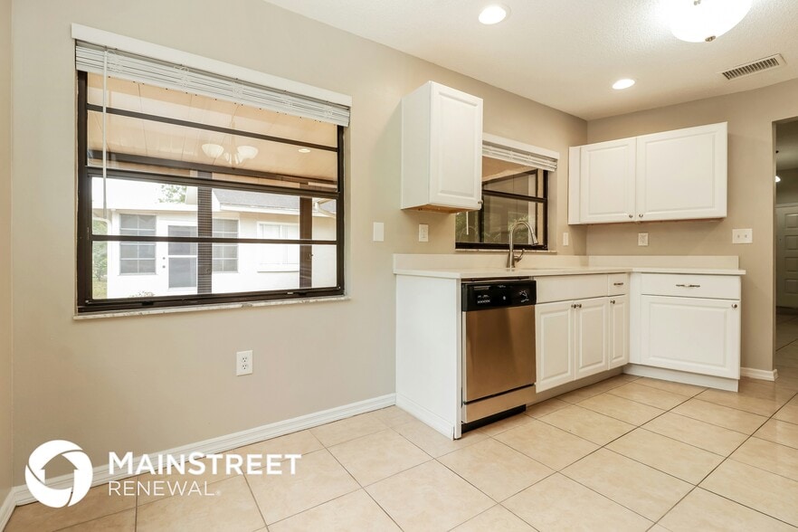 Building Photo - 8010 Hathaway Dr