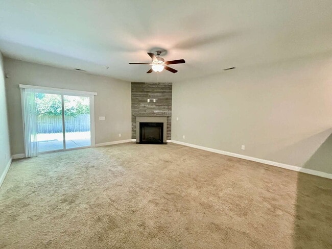 Building Photo - Beautiful 2 Story Home In Bridgeport North...